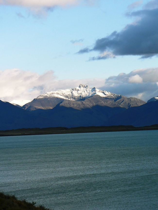 アルヘンティーノ湖の光景。<br /><br />