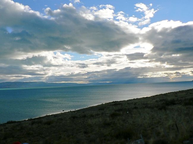 アルヘンティーノ湖の光景。<br /><br />