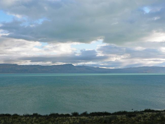 アルヘンティーノ湖の光景。<br /><br />