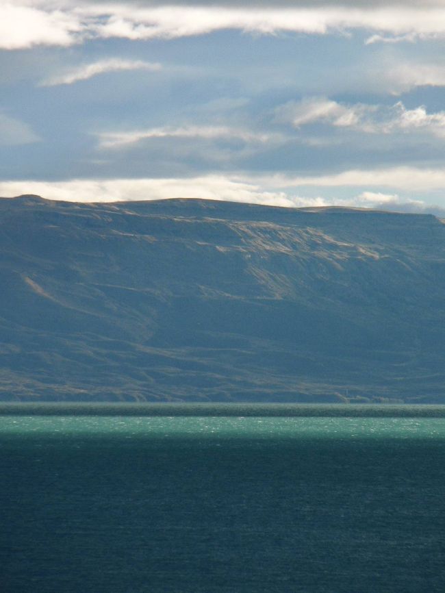 アルヘンティーノ湖の光景。<br /><br />