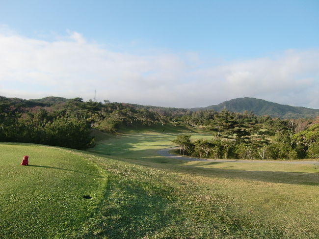ジ・アッタテラスゴルフリゾートに行ってきました。。<br /><br />芝もきれいで最高でしたが。。。カートを場内乗り入れ<br /><br />可かと勘違いして怒られてしまった。。ごめんなさい！<br />