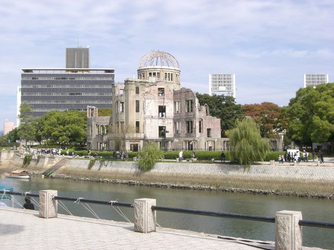 ちょっと離れたところからみたドーム。<br /><br />戦争の怖さを教えてくれて、ありがとう！