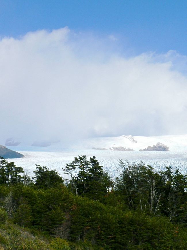 ペリト・モレノ氷河周辺の光景。