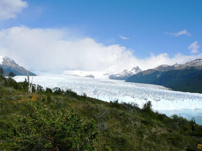 ペリト・モレノ氷河周辺の光景。