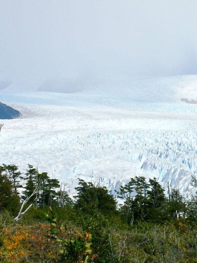 全長３５Ｋｍの広大なペリト・モレノ氷河。