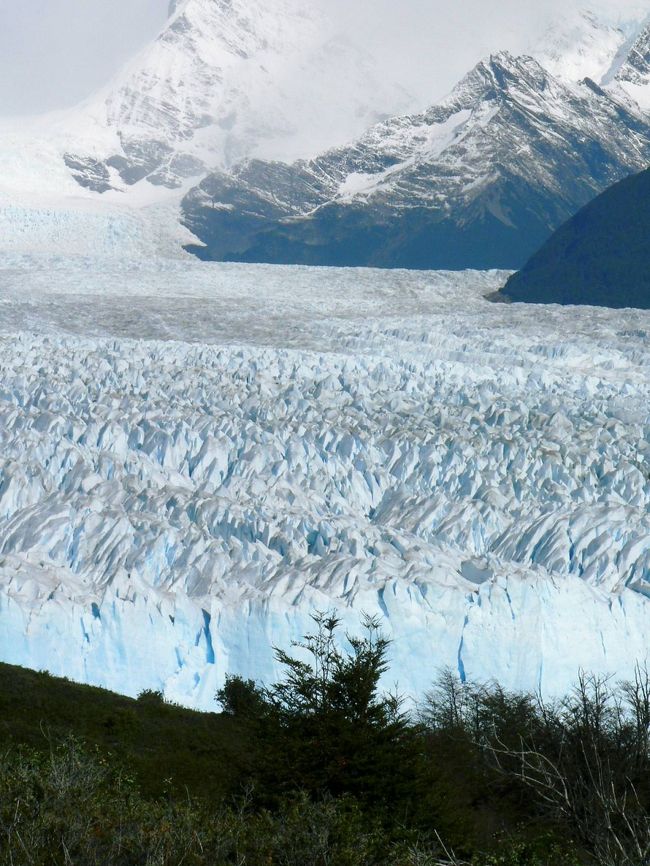 全長３５Ｋｍの広大なペリト・モレノ氷河。