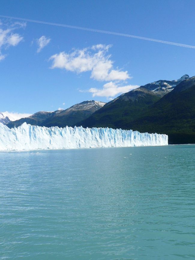 観光船から見るペリト・モレノ氷河。<br />