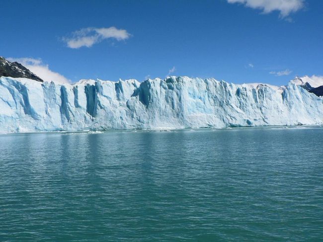観光船から見るペリト・モレノ氷河。
