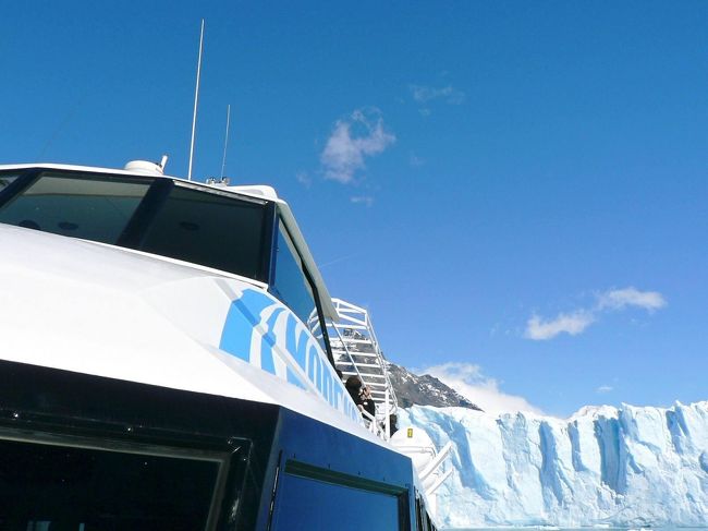 氷河観光船の光景。