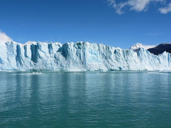 観光船から見るペリト・モレノ氷河。