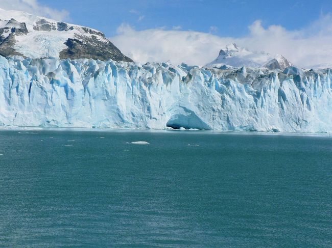 観光船から見るペリト・モレノ氷河。