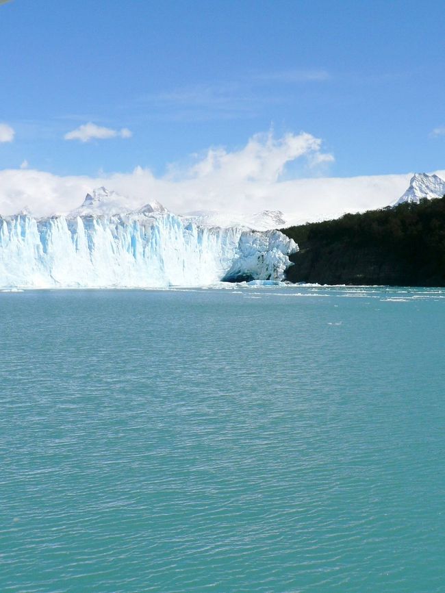 観光船から見るペリト・モレノ氷河。