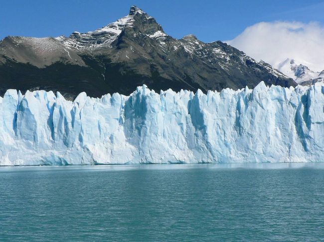 観光船から見るペリト・モレノ氷河。