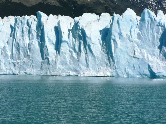 観光船から見るペリト・モレノ氷河。