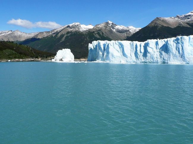 観光船から見るペリト・モレノ氷河。