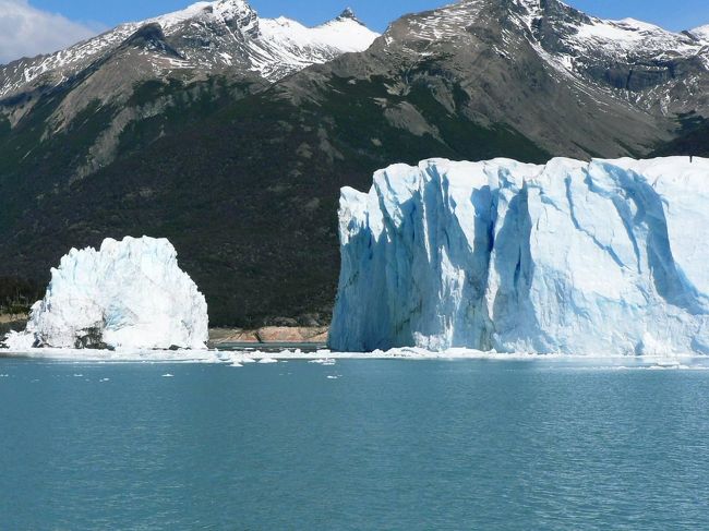 観光船から見るペリト・モレノ氷河。