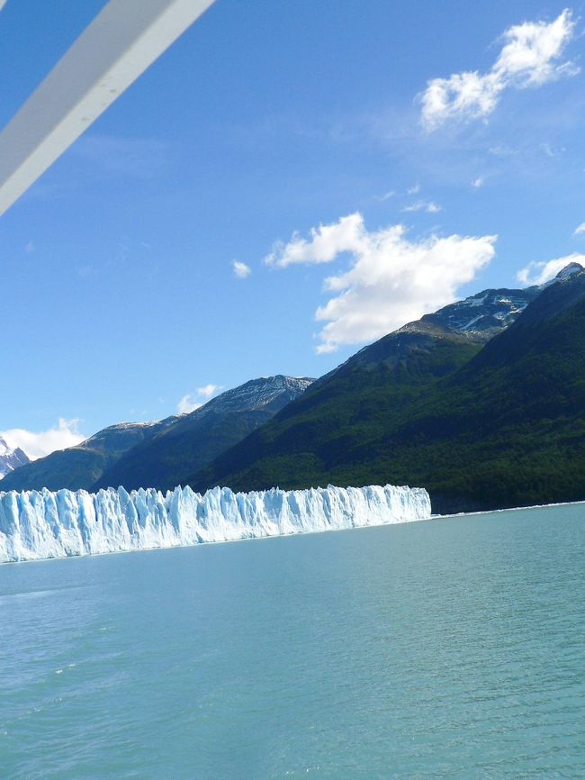 観光船から見るペリト・モレノ氷河。