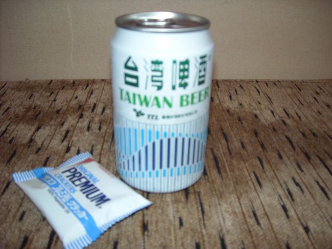 ビール好きなのでご当地ビールを。<br />機内でもらったクラッカーと一緒に。<br />苦味はあまりなくてスッキリとした飲みやすい味。