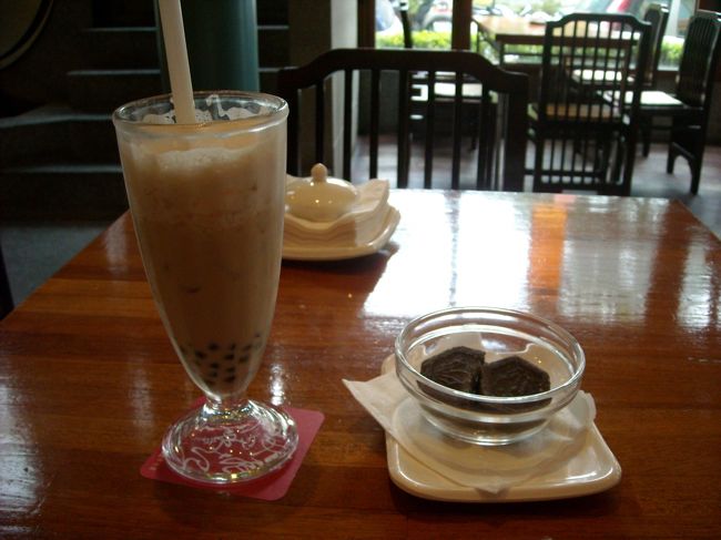 最終日の朝。<br />近くのカフェ「春水堂」にてタピオカミルクティーとゴマ団子をいたたきました。<br />うまーーーい！<br />ここの店がタピオカミルクティーの元祖らしい。
