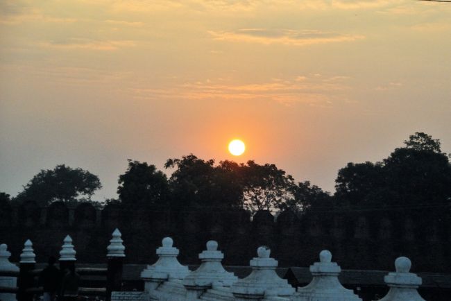 ０７：０５　ホテル発。