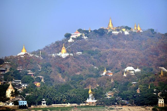 ０９：３０〜０９：３５　　ザガインの丘遠望写真ストップ<br />