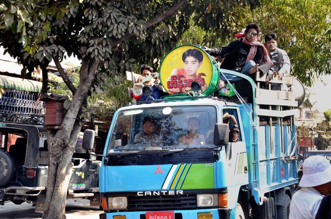 楽団？の人たちも集まってきました。