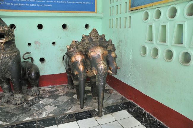 アンコールワットから６体のクメール様式の青銅仏の一つです