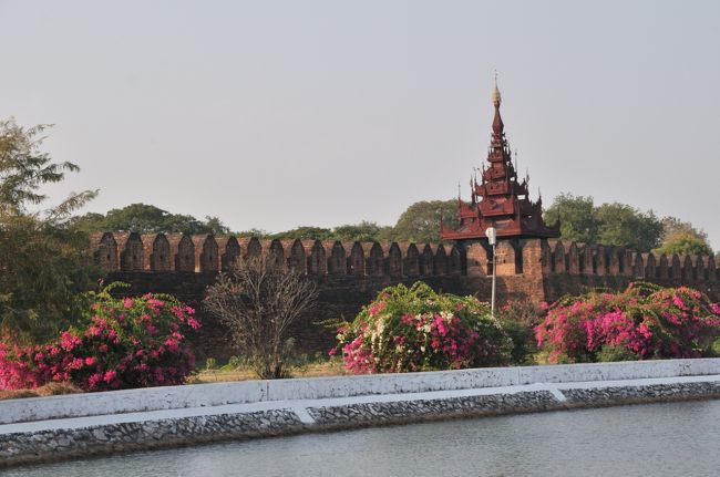 １９４５年の戦闘で焼失。現在内部は軍の施設として使用