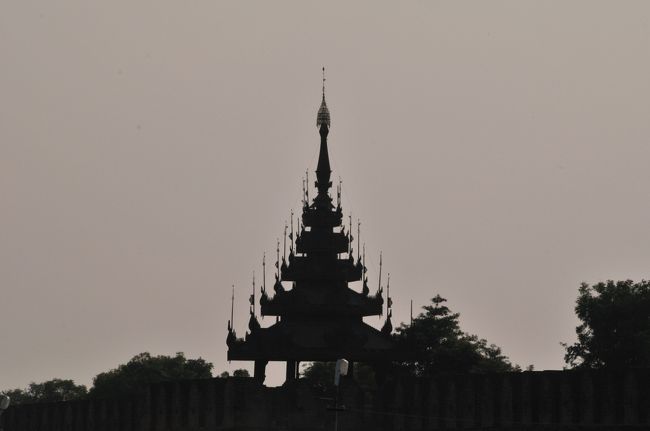 一部は９５〜９６年の間に再建　敷地は３ｋｍ四方。９８の部屋が再建。当時は１１０以上の部屋あった