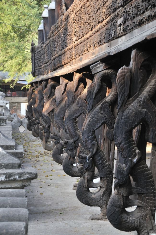 ティーボー王が現在の場所に移転したため、焼失を逃れる