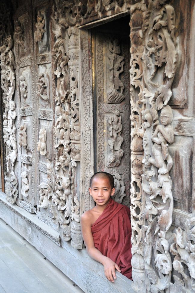 小坊主さん、つかず離れずに私のあとを着いてきたので、折角だからモデルになってもらいました。