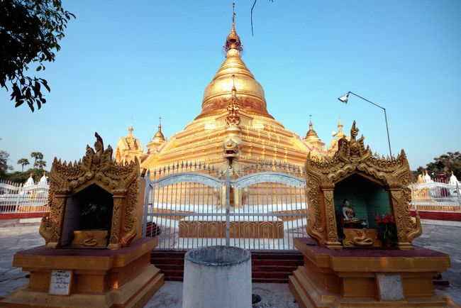 北伝仏教　インド北部　サンスクリット語。　南伝仏教　インド南部　パーリー語