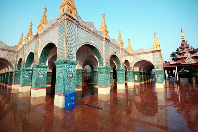 標高２１６ｍのマンダレーヒルにあるマンダレー最大の聖地です