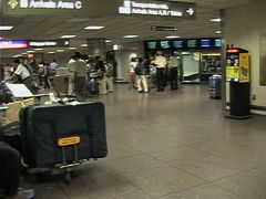 成田を発って約13時間。ニューヨークの空の玄関、ジョン・F・ケネディ国際空港に到着。