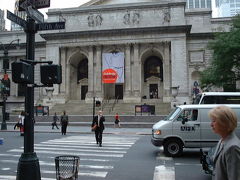 同じく42ndSt.沿いには映画「ゴーストバスターズ」にも登場するニューヨーク市立図書館も。グランド・セントラル・ステーション同様に石造りの大きな建築は歴史を感じます。