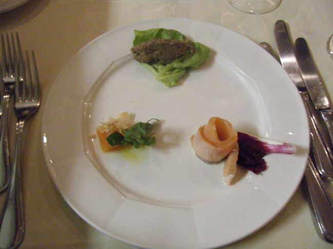 前菜 （レバーペースト・トマト・スモークサーモン）