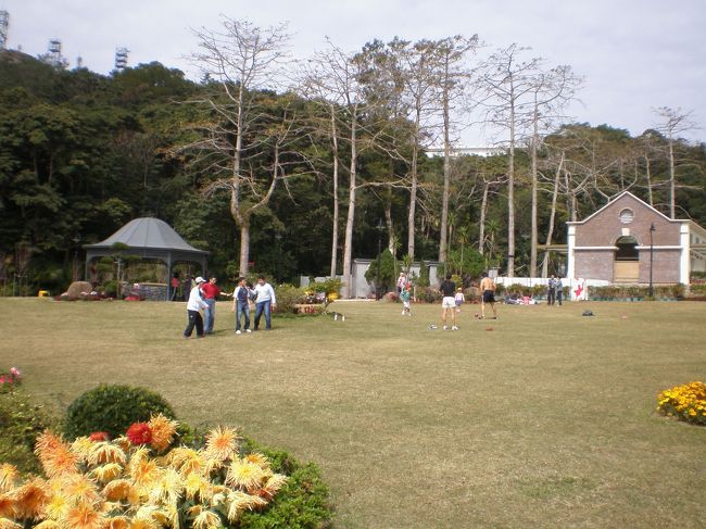 山頂近くの公園には、ボーイ・スカウトの行事でもあるのか、大勢の人が集まっていました。