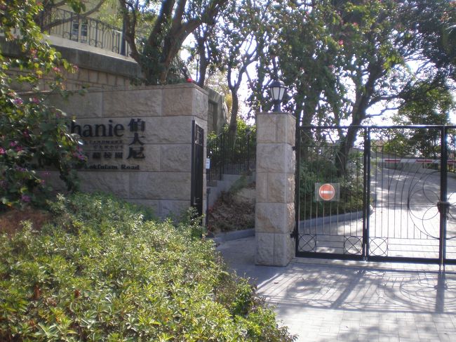 ここから、大きな道を渡って、伯大尼演藝學院はすぐ。裏口から入りました。出入りの規制はまったくなしでした。