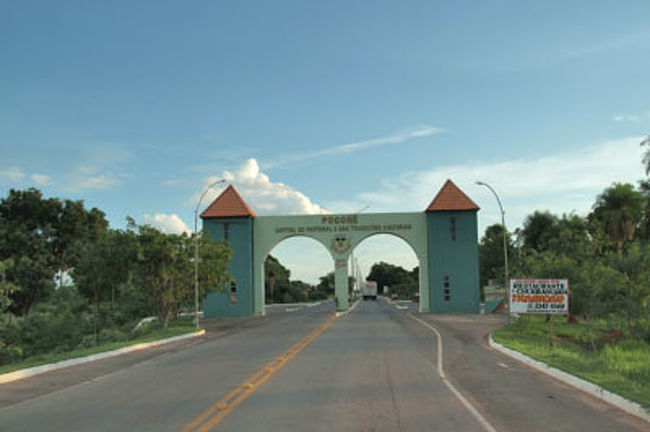 クイアバ空港から約９０分でポコネの町に着きます。<br />北パンタナールの入り口に最も近い町です。<br />ここから先には町はありません。。<br />