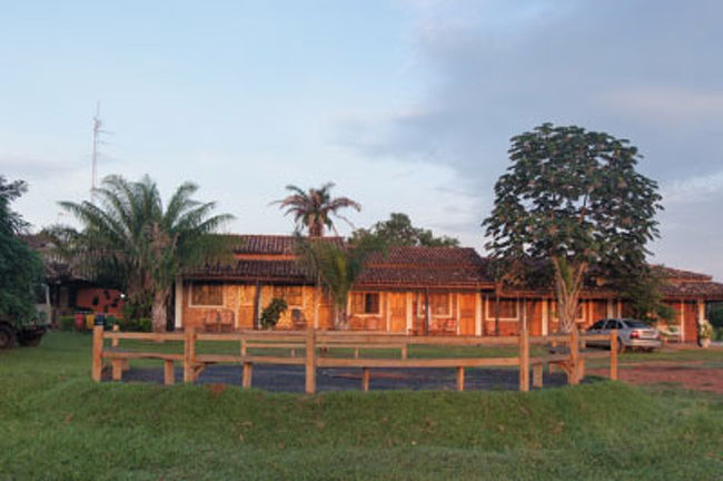 宿泊ロッジ<br /><br />これが宿泊した牧場内のロッジ　ポコネの町（横断道路の出発地点）から車で３０分位のところにあります。<br /><br />当初はさらに先（奥地）のロッジに泊まることも予定していましたが、日程の都合でキャンセルしました。<br />残念です。次回には是非．<br /><br />横断道路沿に、このような宿泊施設が点在しています。