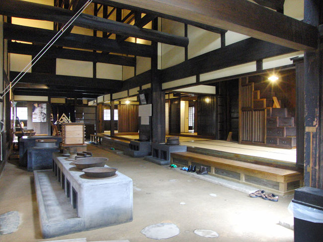 江戸時代の豪商・小津清左衛門邸を公開したものとのこと。<br />