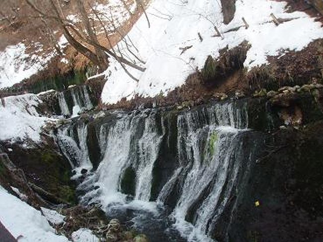 白糸の滝から流れてくる川です。<br />この辺も滝みたいで綺麗。