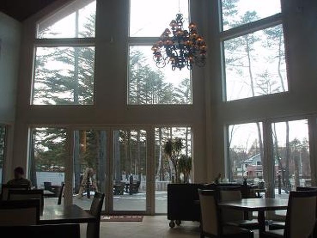 外にドッグランもありますが、寒いので(笑)<br /><br />中の暖炉でゆっくりくつろぎました♪