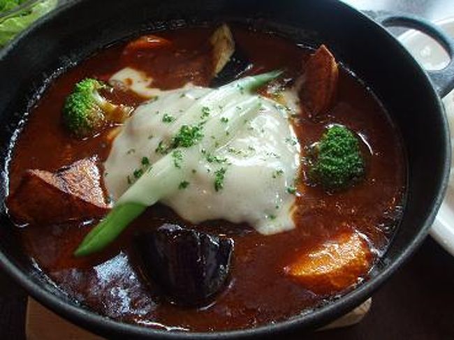 煮込みハンバーグです♪<br /><br />ハンバーグが柔らかくて絶品！！<br />