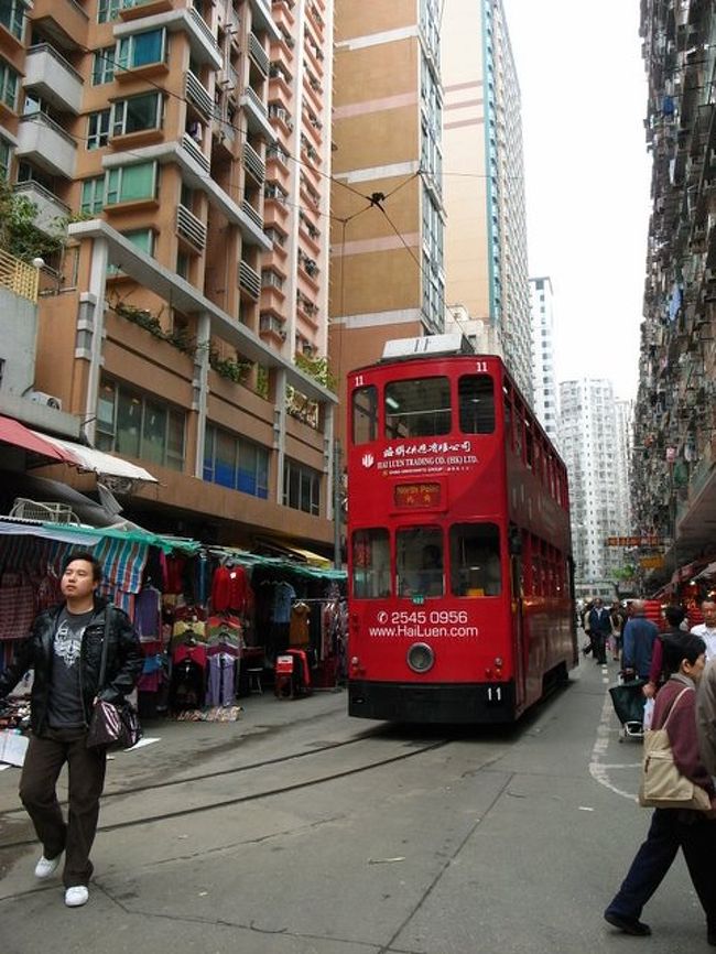 だんだん近づいてきても、<br />前の人はゆったりしてる。<br /><br />危ないよ〜！