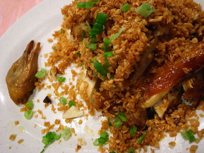 これは、<br />東宝小館の風沙鶏を越えたのでは？<br />と思うくらい美味しかった！<br /><br />これでハーフサイズ。<br /><br />にんにくも、東宝小館より匂いがやわらかく、<br />沢山たべてもあまり気にならなかった。<br /><br />鶏のジューシーさも、こっちの勝ち！<br /><br />東宝小館では、2度目に行ったときに頼んだ<br />風沙鶏が、まだ生で、2度揚げしてもらった<br />思い出がある^^;(それから行ってない…)<br /><br />[女常]記は初めて来たけど、また来たいと思った。