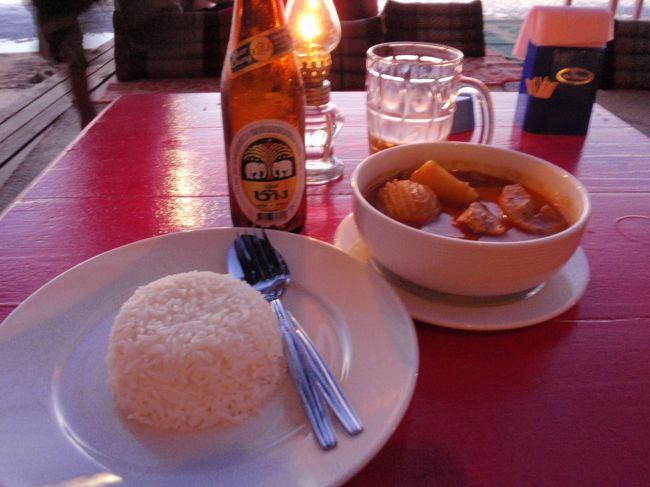 今日の夕ご飯はマッサマンカレーにしました〜。<br />おいしかった〜( ´艸｀)