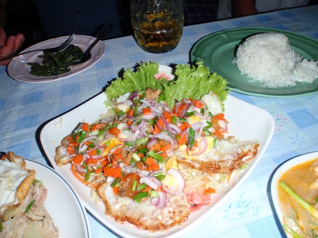 ヤムカイダオ（タイ風卵焼き）