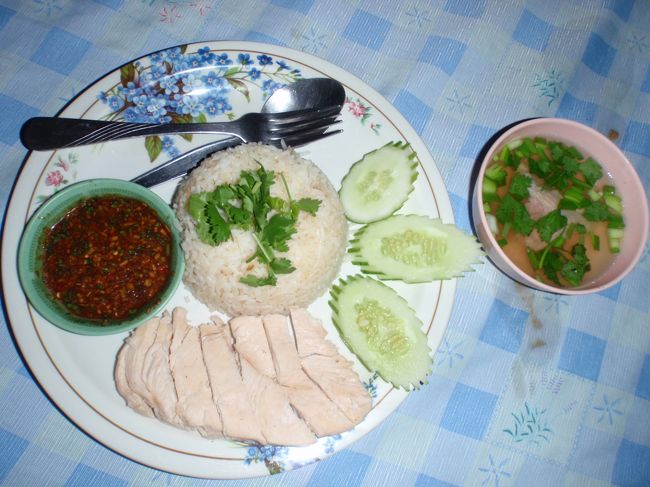 カオマンカイ（蒸し鶏ごはん）