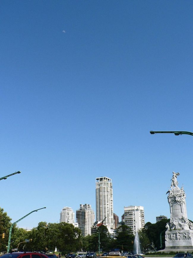 ５月革命記念碑近くの光景。